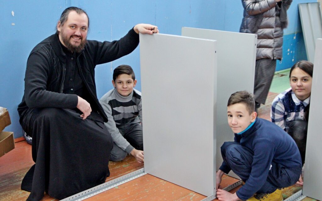 Внимание! На Приходе храма Святой Троицы пгт. Пойковский начали реализовываться грантовские проекты по духовно-нравственному воспитанию учащихся воскресной школы посредством их приобщения к мужской трудовой деятельности в быту